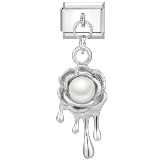 Flowing pearls